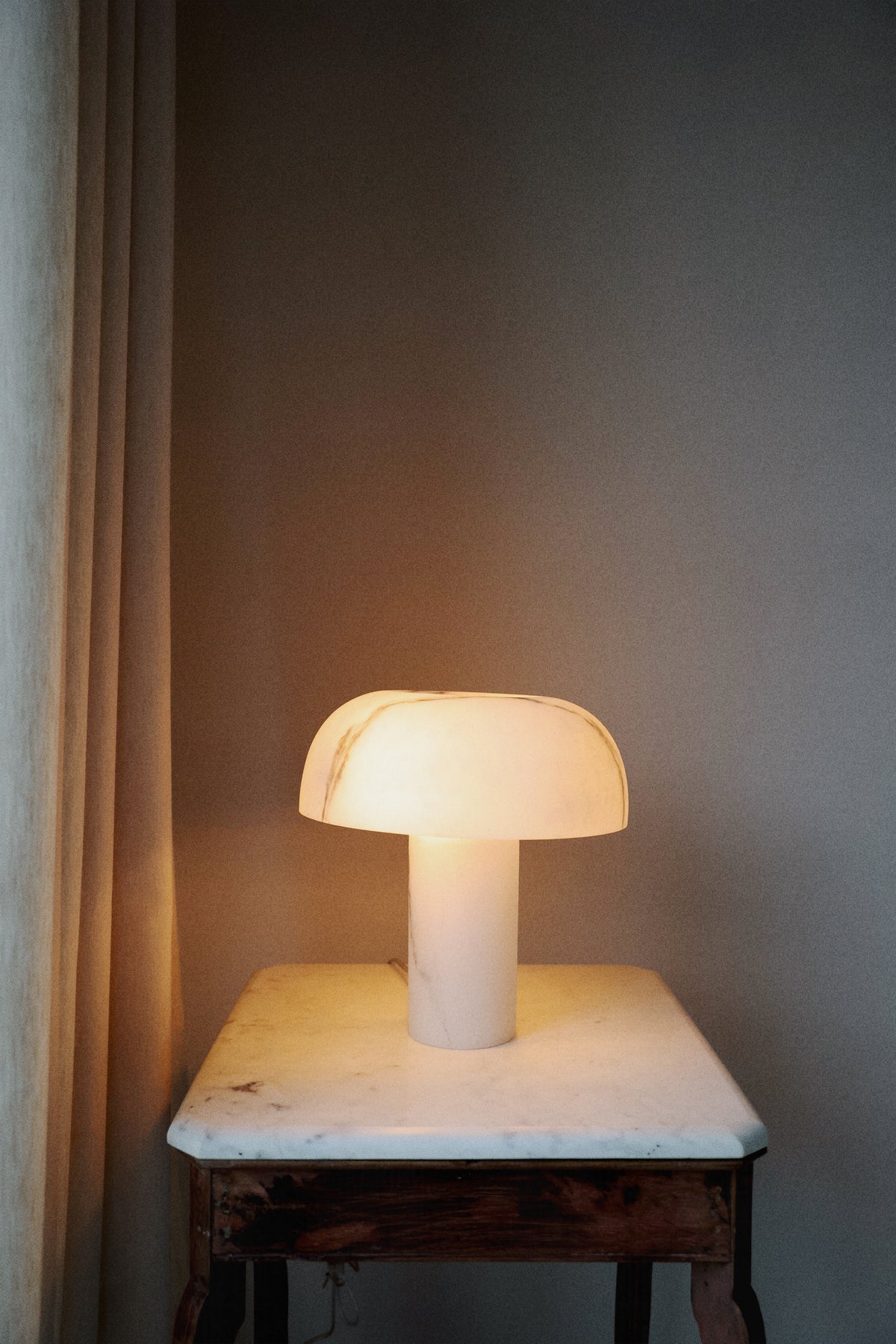 Bordlampe i "marmor"